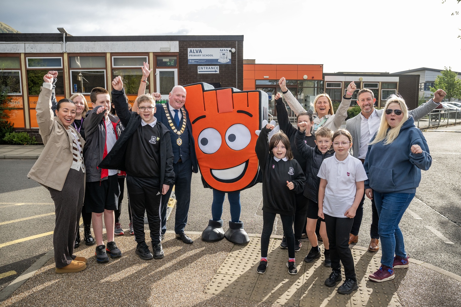 Alva Primary School pupils and school staff are joined by Cllr Graham Lindsay; Cllr Fiona Law; Provost of Clackmannanshire Council, Donald Balsillie; and Living Streets’ mascot, Strider to launch the map. (Image: Clackmannanshire Council/Lesley Martin)