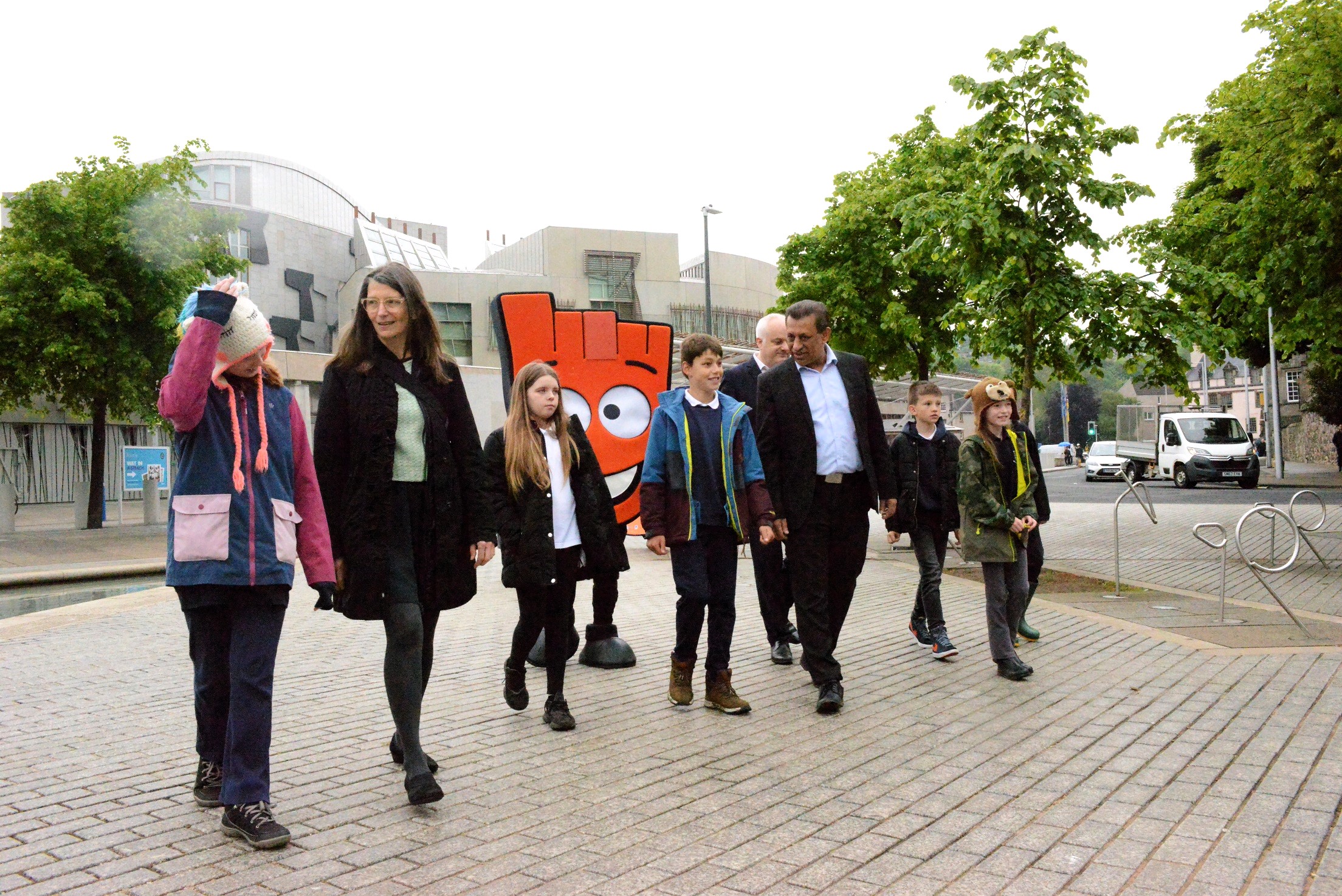 Ariane Burgess (MSP), Mark Ruskell (MSP) & Foysol Choudhury (MSP) with Strider & Children