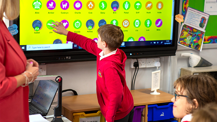 A pupil using WOW Travel Tracker