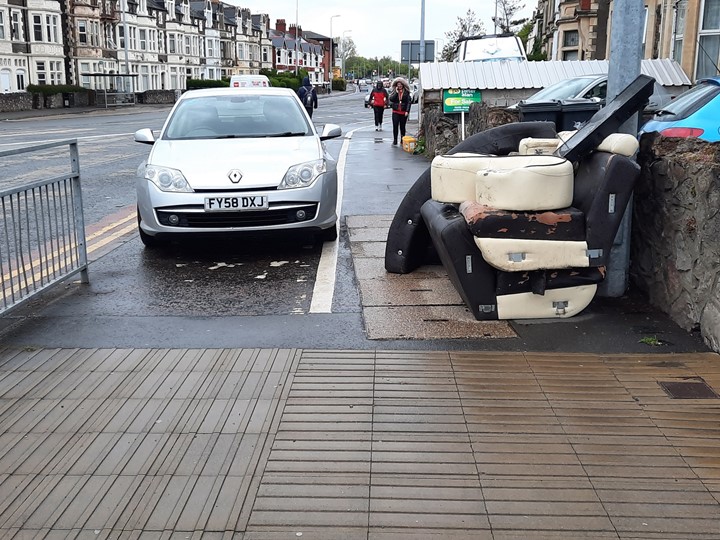 rubbish blocking pavement